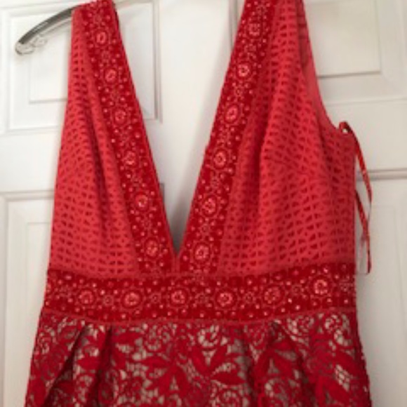 Monique L'Huillier Gown - Picture 2 of 6